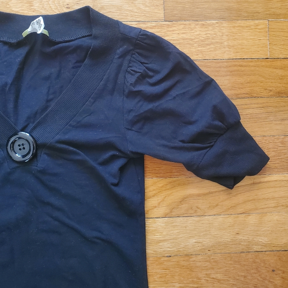 Women's Black V-Neck Short Sleeve Top - Picture 3 of 5